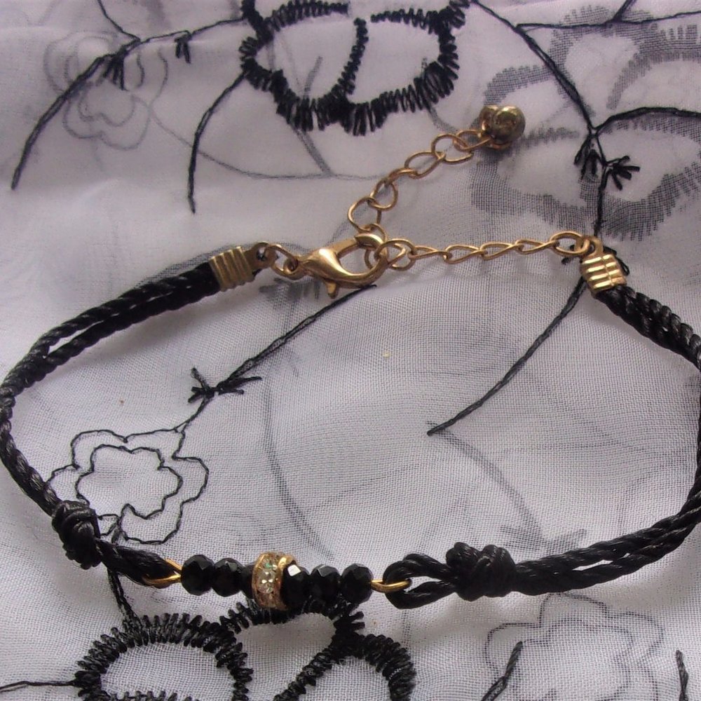 Delicate black and gold modern bracelet
